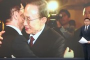 新沂李明博、朴槿惠给金文洙打气 鼓励其争取赢得韩国大选