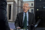 新沂宏观经济学教授兼实践者Stanley Fisher逝世 曾培养全球多位经济决策者
