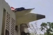 新沂印度一波音787客机坠毁机上242人、地面5名学生遇难！我驻印度使馆：机上无中国籍乘客