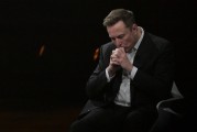 新沂特斯拉股价收涨超3%：特朗普无意沟通，马斯克父亲劝儿子低头